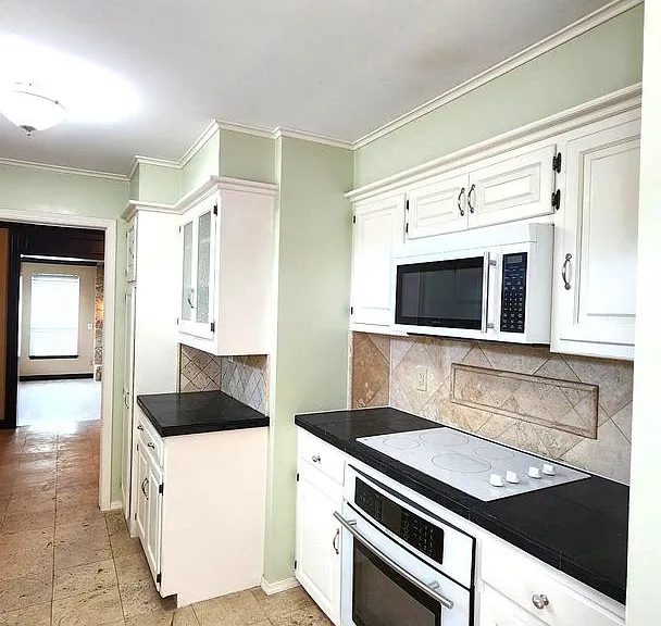 7900 Lakehurst Dr — Photo 14