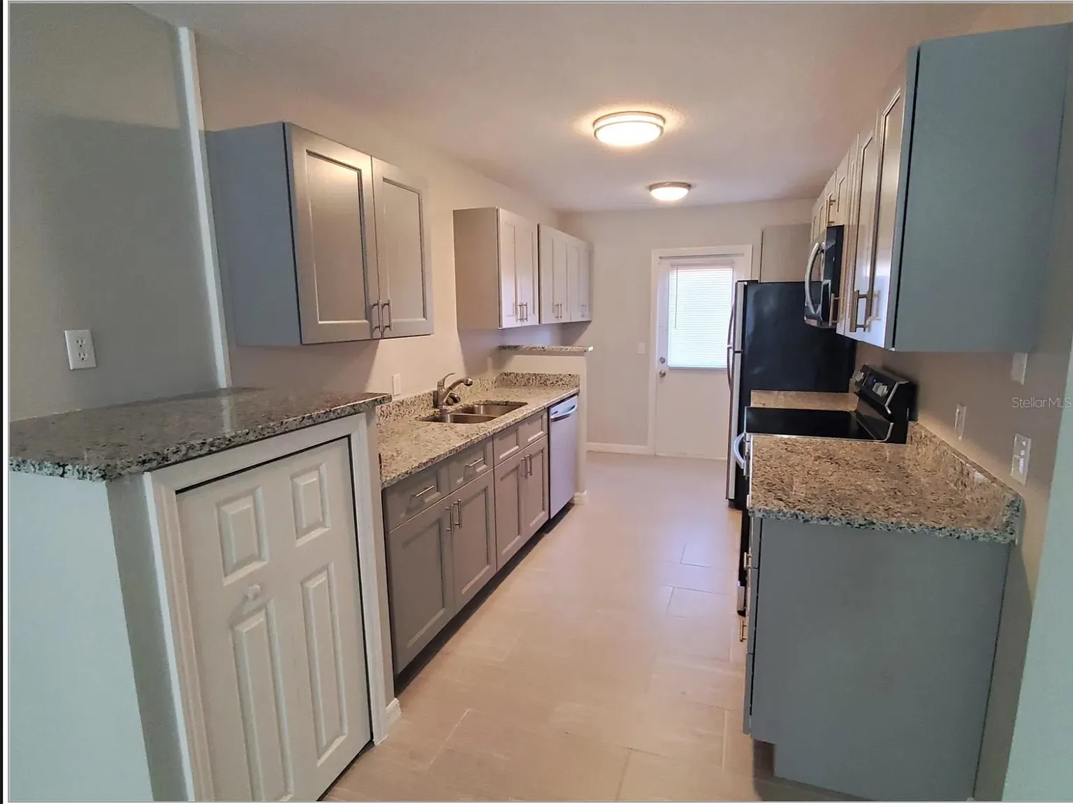 449 W Rosewood Ln — Photo 1