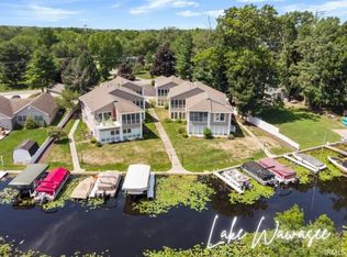 510 S Harkless Dr APT 9, Syracuse, IN 46567