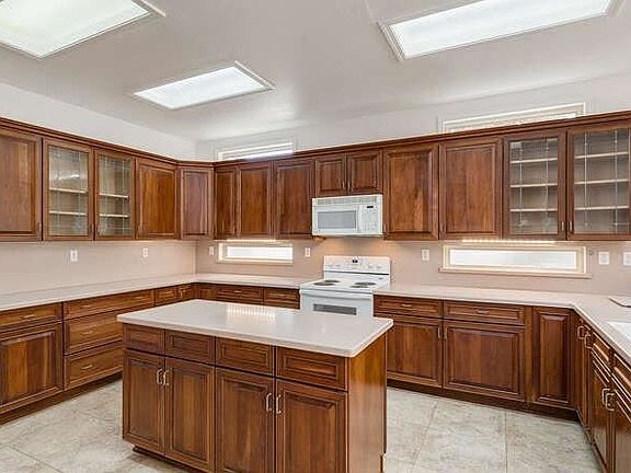 5th image of 865 Yosemite Ln