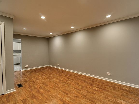 5th image of 6122 N Winthrop Ave #C