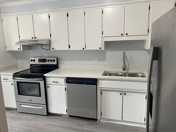 5th image of 51 Somersett Dr
