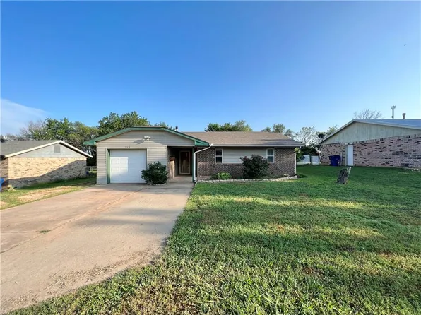 704 Nichols Ave, Tecumseh, OK 74873