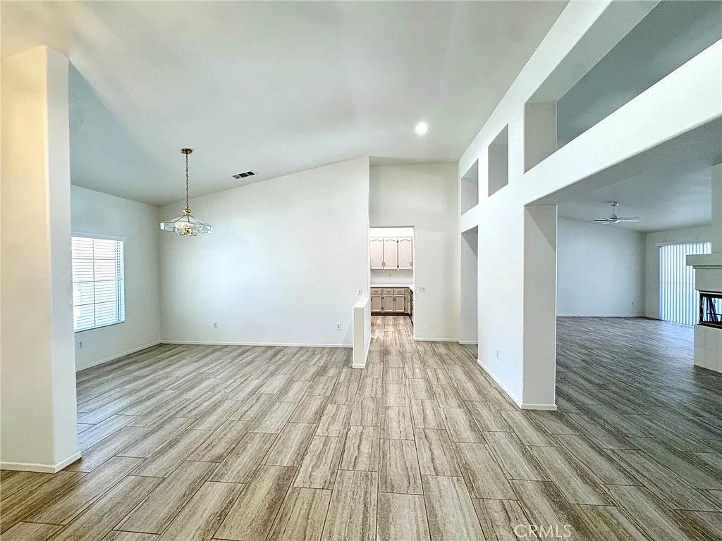 4 bed, 3.5 bath, 3048 sqft, $3,000 — Photo 3