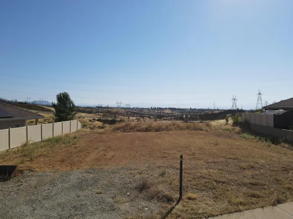 1147 Coggins St, Redding, CA 96003