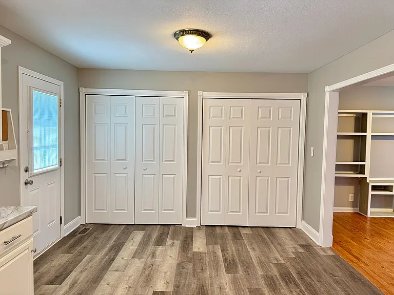 389 Elaine Dr — Photo 7