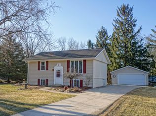 N54W37075 Yale St, Oconomowoc, WI 53066