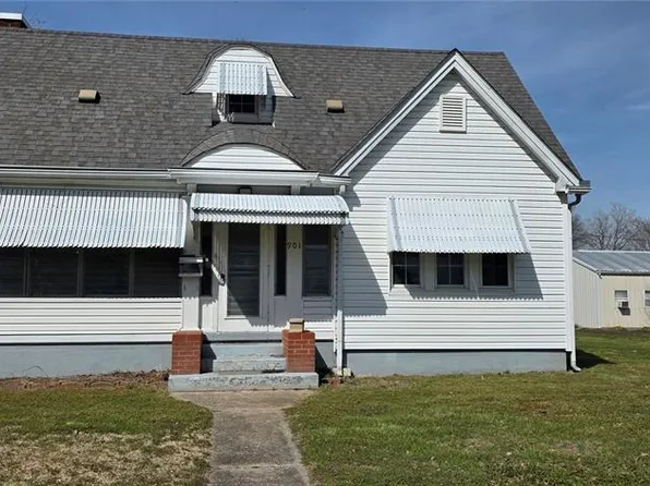 901 E Main St, Steeleville, IL 62288