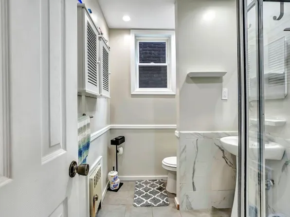 699 Elm Street image 28 of 39