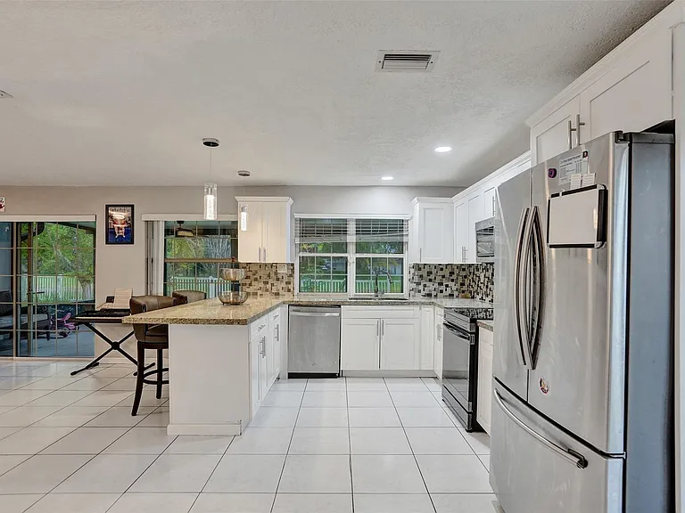 7008 NW 81st St — Photo 10