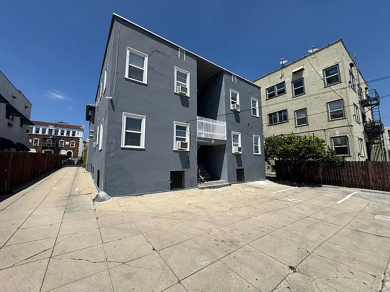 244 S Alexandria Ave — Photo 25
