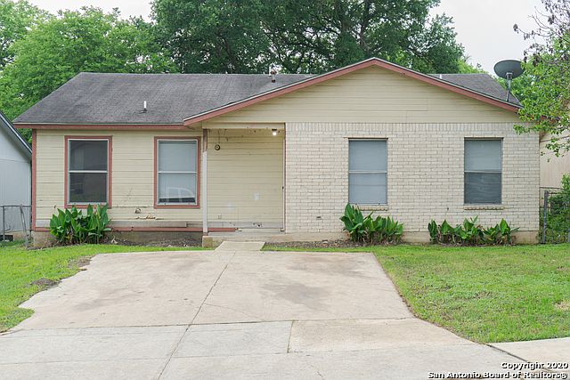 1st image of 3426 Gateway Dr