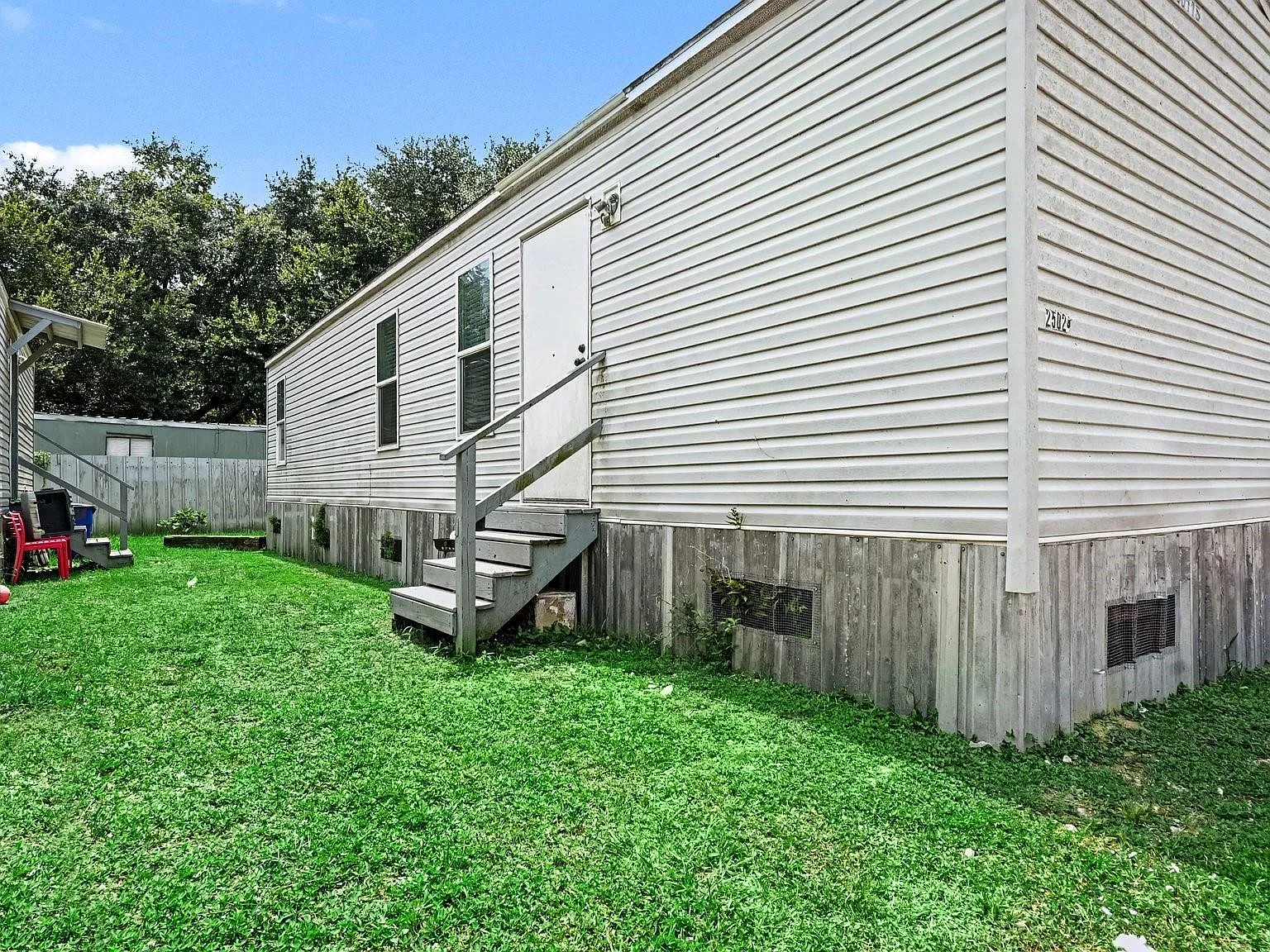 2 bed, 1.0 bath, $1,250 — Photo 3