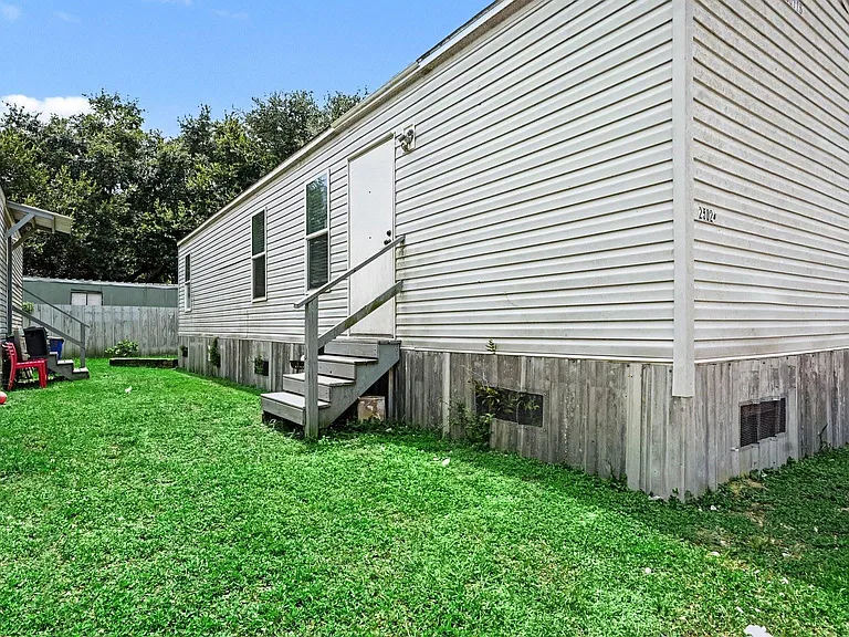 25024 Twin Oaks Dr — Photo 3