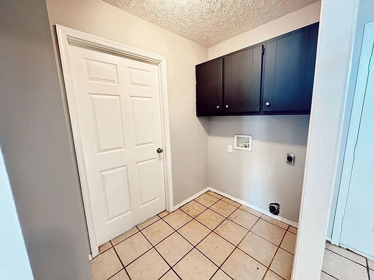 Valley View Apartments — Photo 49