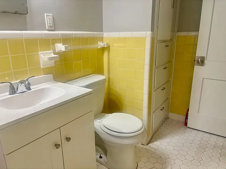 1702 W Britton Rd — Photo 18