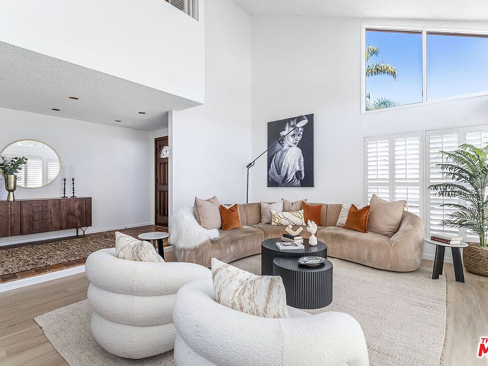 1st image of 10200 Autumn Leaf Cir