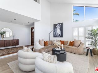10200 Autumn Leaf Cir, Los Angeles, CA 90077