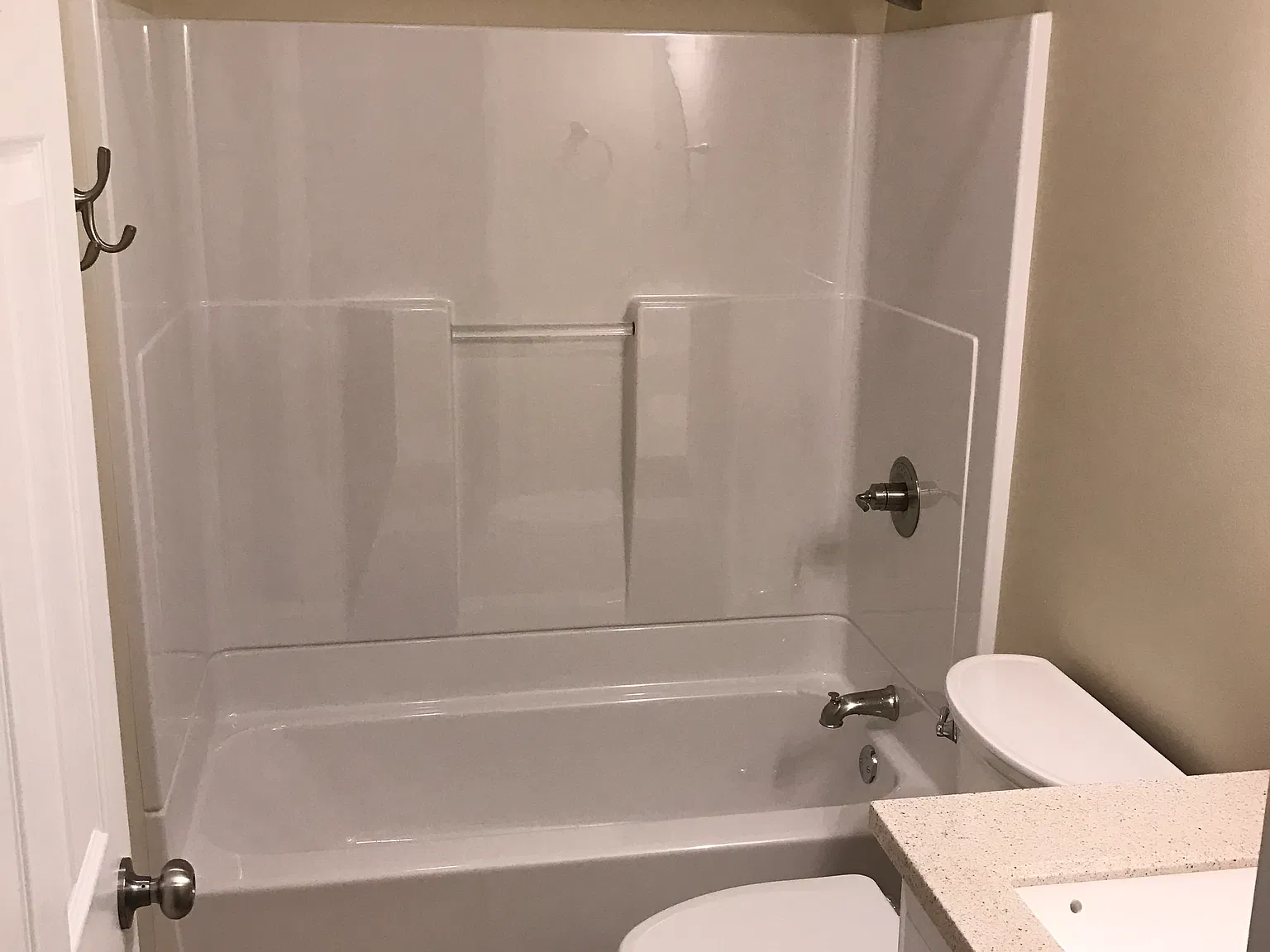 2 bed, 850 sqft, $1,200 — Photo 4