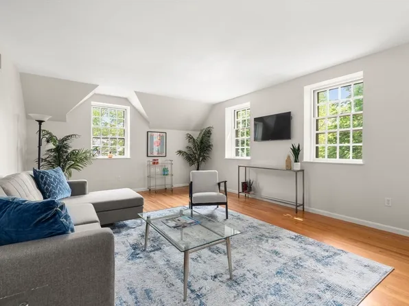 30 Cumberland Ave W #4, Brookline, MA 02445