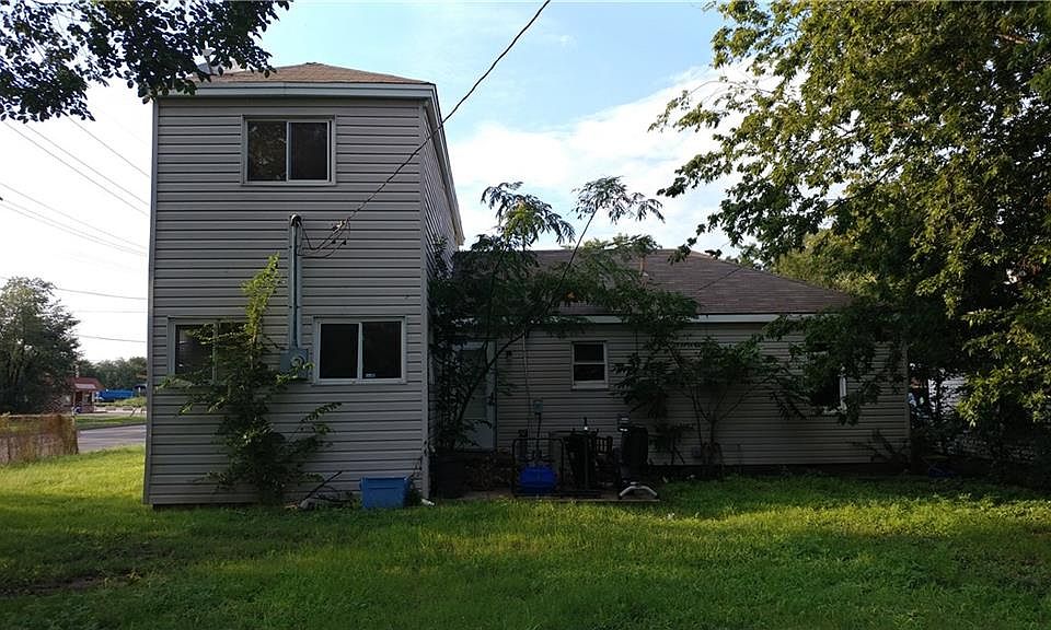 2nd image of 1840 SW 16th St