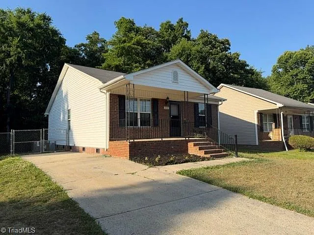 2127 Fairbrother St — Photo 1