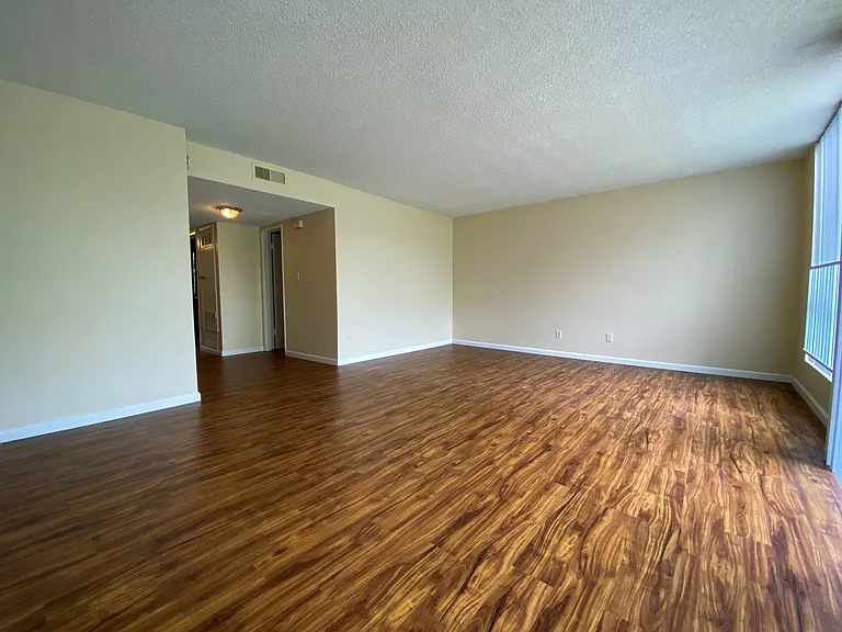 Sleepy Hollow Apartments — Photo 21