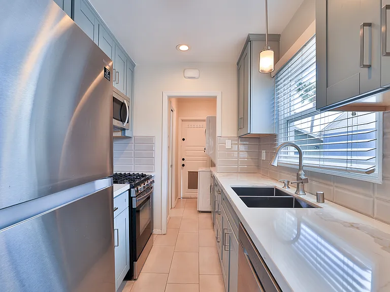 2015 J St — Photo 16
