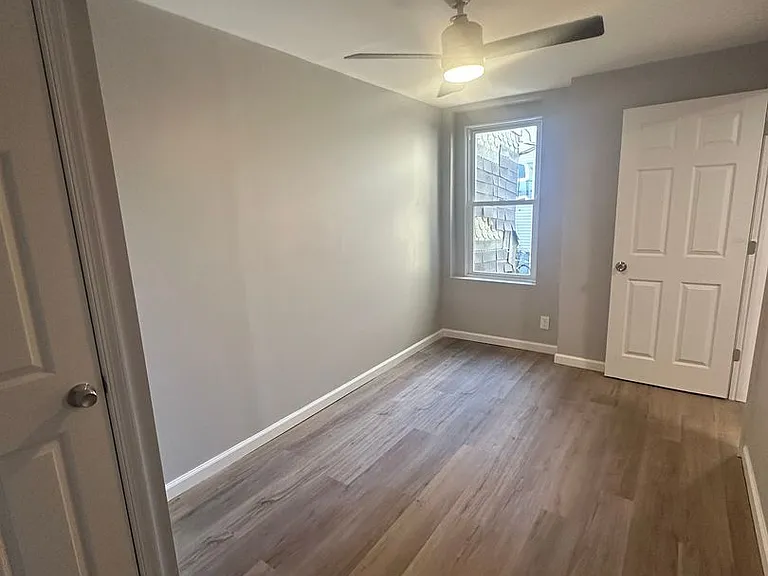 2210 Greenwich St — Photo 11