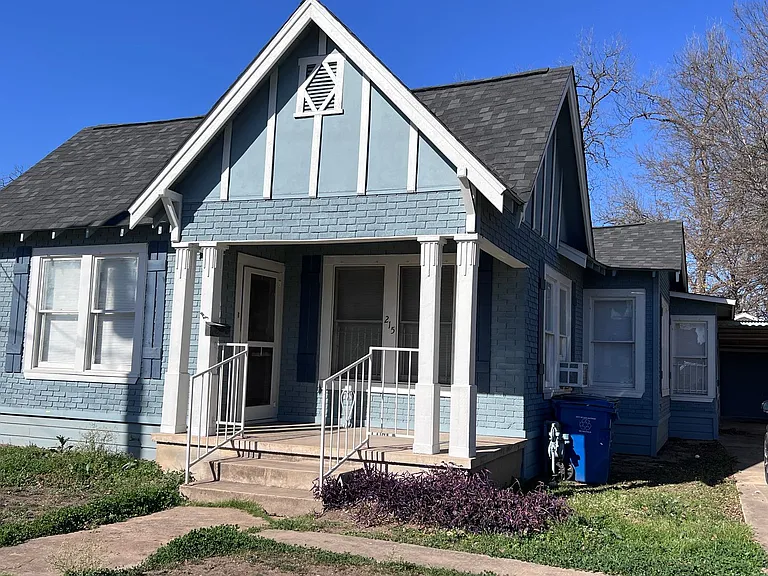 215JENNING S St — Photo 3
