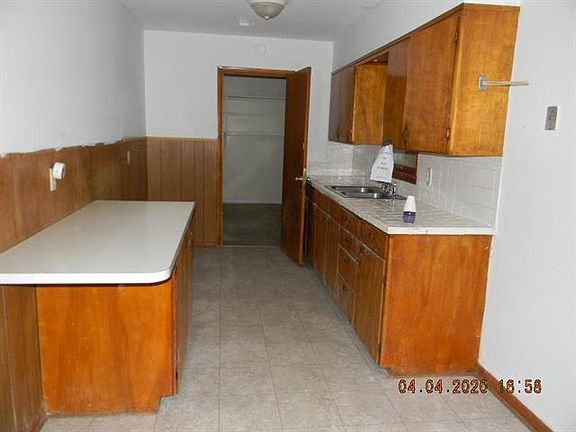 4th image of 4138 Mitchell Ave