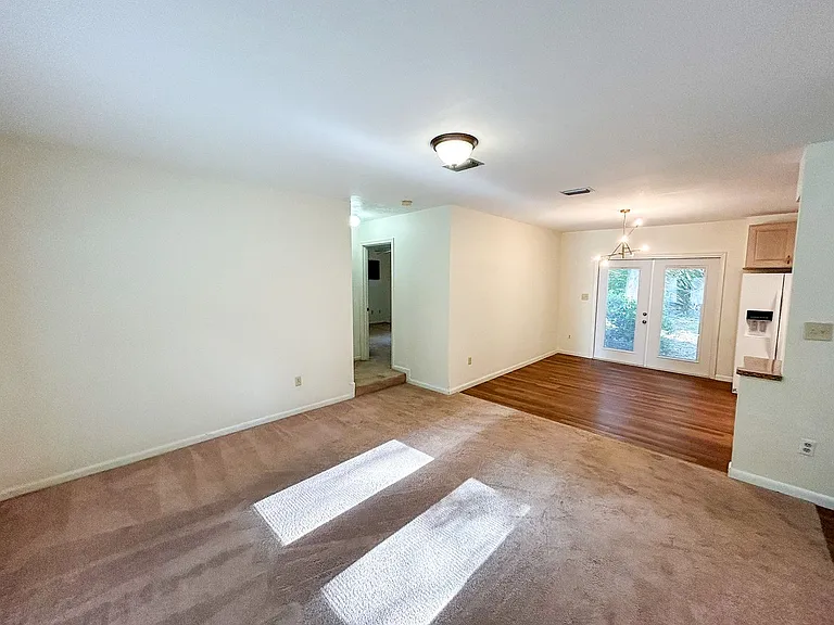 315 NW 28th St — Photo 11