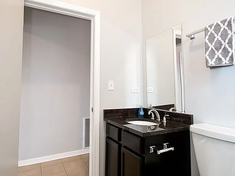 1452 N Western Ave #3R — Photo 7