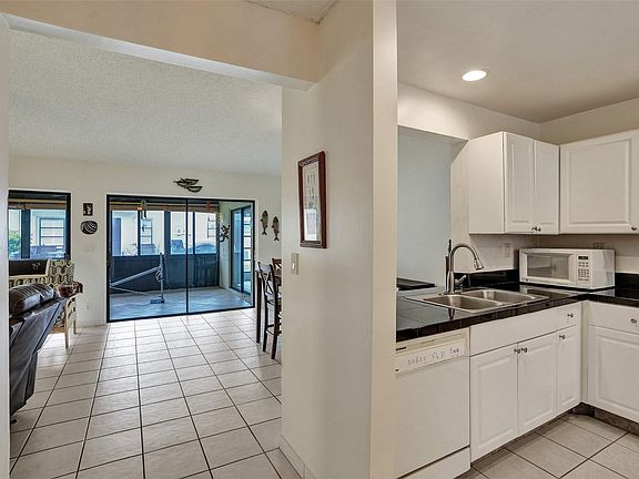5th image of 1527 SW 22nd Terrace
