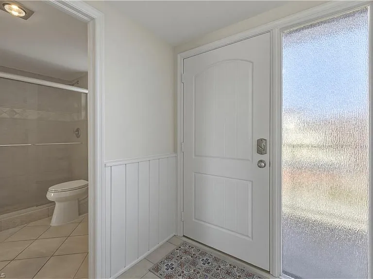 801 River Point Dr #303A — Photo 3