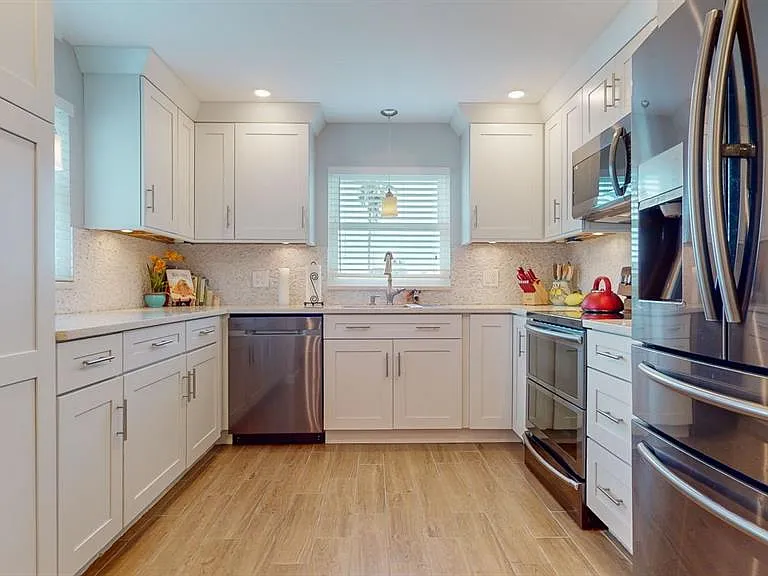 1120 N Shore Dr NE #501 — Photo 25