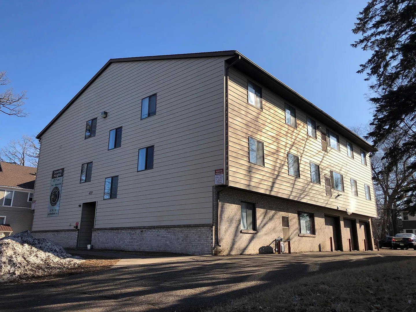 4 bed, 1350 sqft, $1,200 — Photo 1
