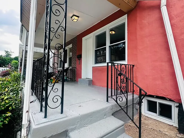 6846 N 7th St — Photo 2