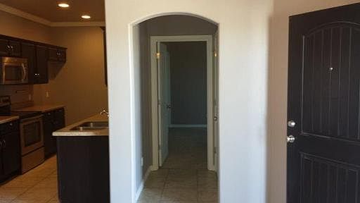 5th image of 7204 Manford Ln