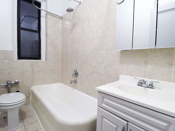 4th image of 139 Payson Ave APT 3A
