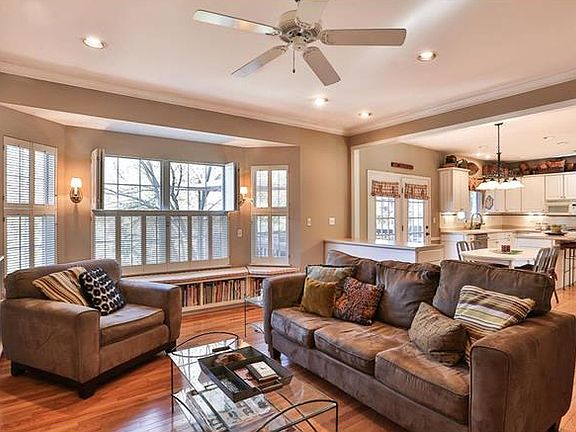 4th image of 869 Pheasant Woods Dr