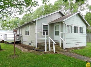 406 S Walnut St, La Monte, MO 65337