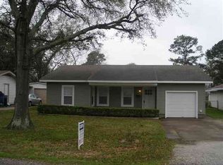 708 S 10th St, Nederland, TX 77627