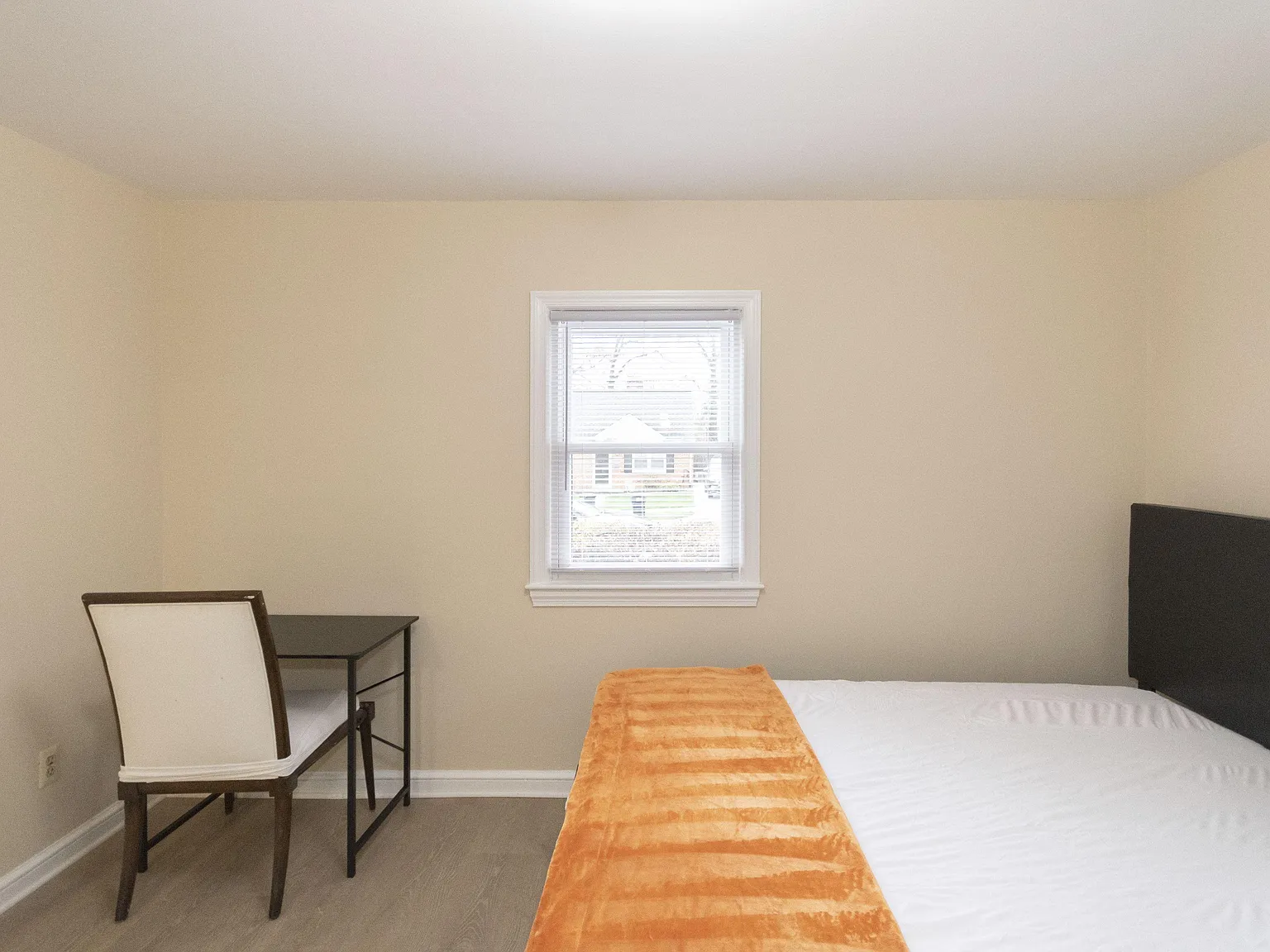 4 bed, 2.0 bath, 2070 sqft, $1,135 — Photo 3