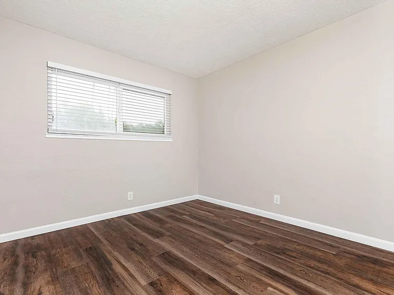 4401 Central Ave — Photo 96