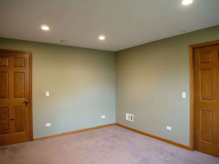 811 Merry Ln — Photo 5