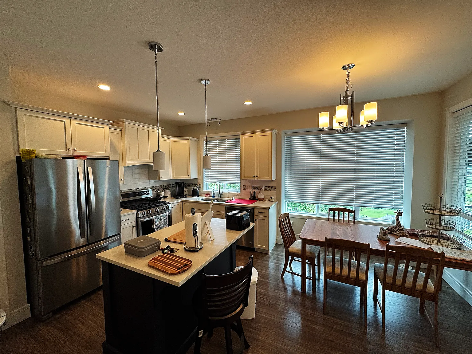 3 bed, 2090 sqft, $3,550 — Photo 2