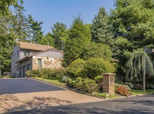 36 Aldgate Dr E, Manhasset, NY 11030