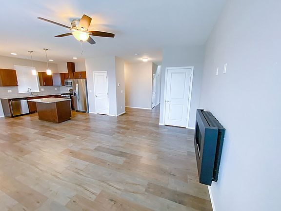 4th image of 8361 N Farmdale Ct #1019-A