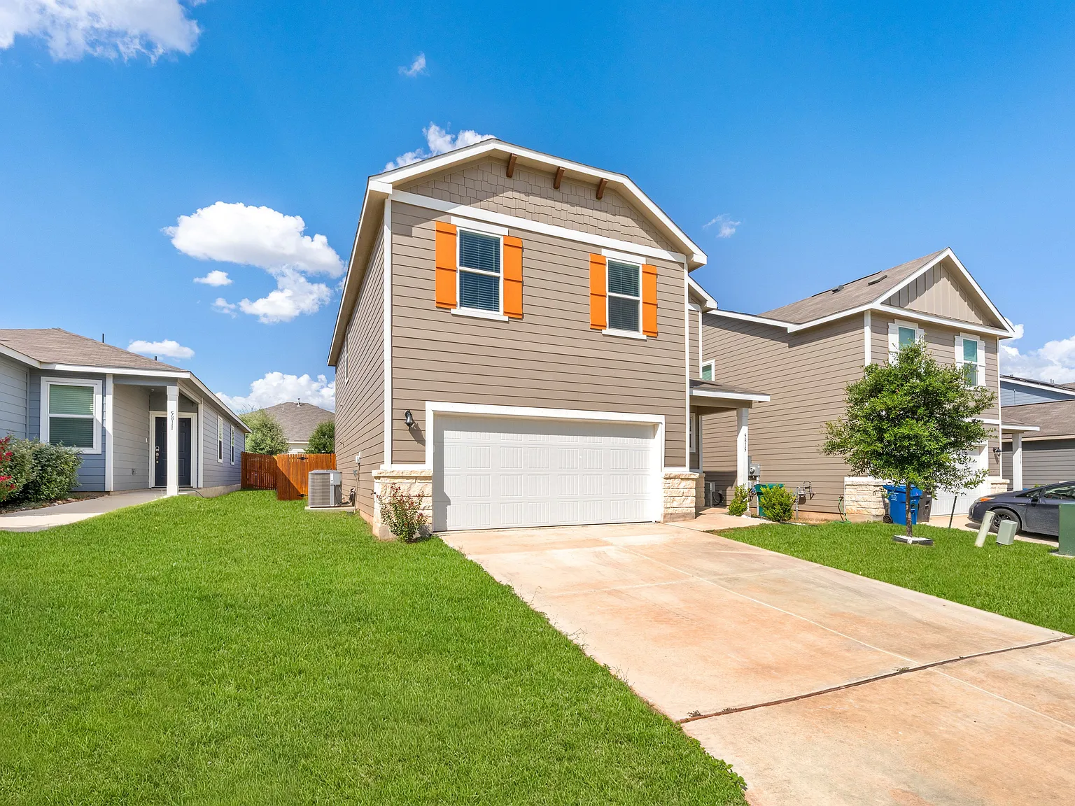 4 bed, 2.5 bath, 2174 sqft, $1,895 — Photo 2